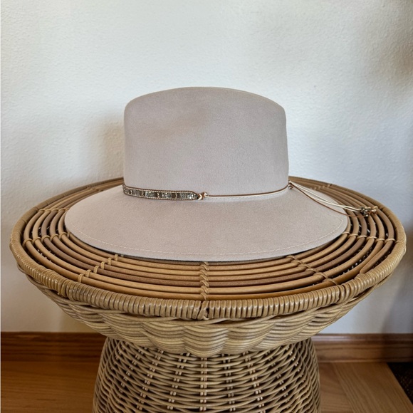 Gottex Gray Hat 100% Wool Felt, Western Hat with Beaded Detail - Picture 2 of 7